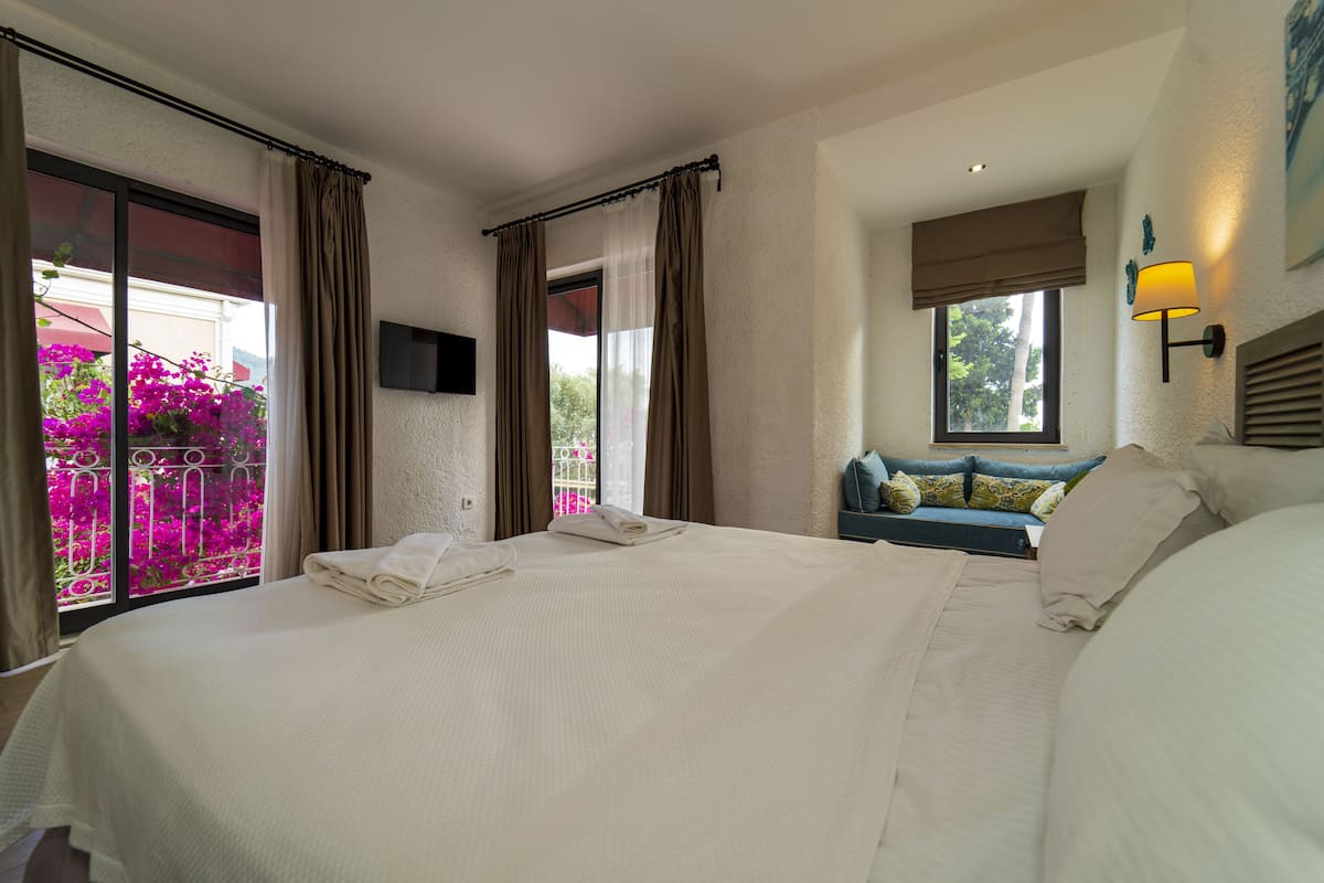 Quarto luxo, vista para a baía (Blue) | Roupas de cama premium, frigobar, cofres nos quartos, escrivaninha