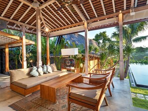 Villa Familiale | Coin séjour | Télévision LED, lecteur de DVD