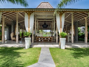 Terrace/patio - Mannao Estate by Villa Finder (Kerobokan)