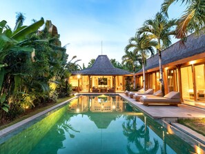 3 outdoor pools, pool umbrellas, sun loungers - Mannao Estate by Villa Finder (Kerobokan)