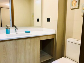 Shower, towels