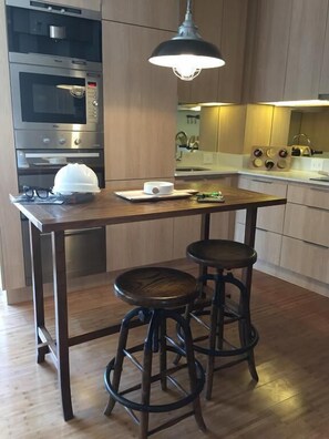 Standard Apartment, 2 Bedrooms, 2 Bathrooms | Private kitchen - Departamentos El Golf Las Condes (Santiago)