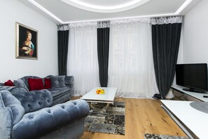 Lägenhet Deluxe - 2 sovrum | Vardagsrum | Platt-tv