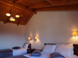 Minibar, sistema de insonorización, wifi gratis y ropa de cama