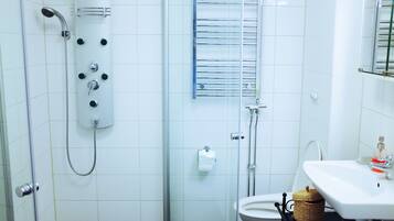LÀgenhet - 2 sovrum - kök | Badrum | Dusch, gratis toalettartiklar och handdukar
