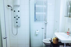 公寓, 2 间卧室, 厨房 | 浴室 | 淋浴设施、免费洗浴用品、毛巾