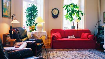 LĂ€genhet - 1 sovrum | Vardagsrum | Platt-tv