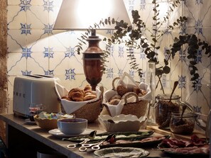 Free daily buffet breakfast  - Dear Lisbon – Bordalo Palace Chiado (Lisbon)