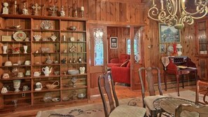 Tägliches inbegriffenes kontinentales Frühstück