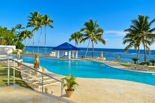 室外游泳池，恒温泳池