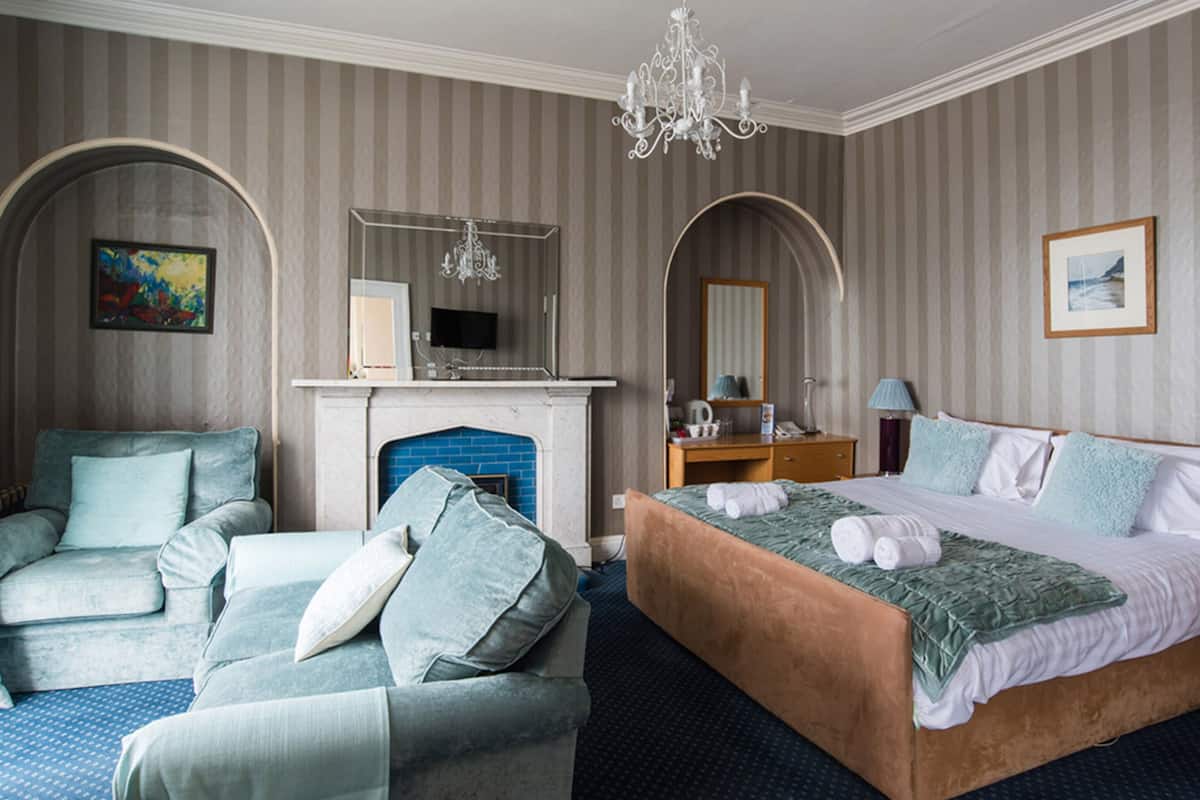 Suite familiare | Con stile personalizzato, con arredamento individuale, una scrivania