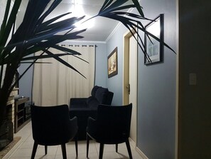 Phòng đôi Tiêu chuẩn | Khu phòng khách | TV LCD 42-inch có truyền hình cáp, TV 