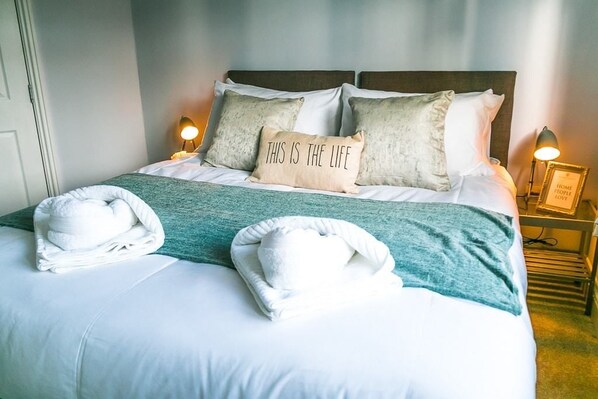 Apartment, 2 Bedrooms | 2 bedrooms, iron/ironing board, free cribs/infant beds, free WiFi - Skylight Apartment (Eastbourne)