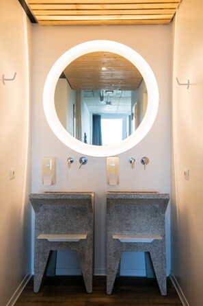 Ducha, secador de pelo y bidé