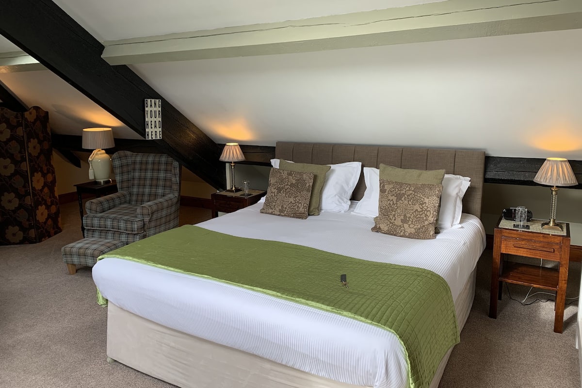 Luxury Double Room, 1 King Bed, Hill View, Executive Level