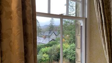 Design Double Room, 1 Queen Bed, Garden View | Mountain view