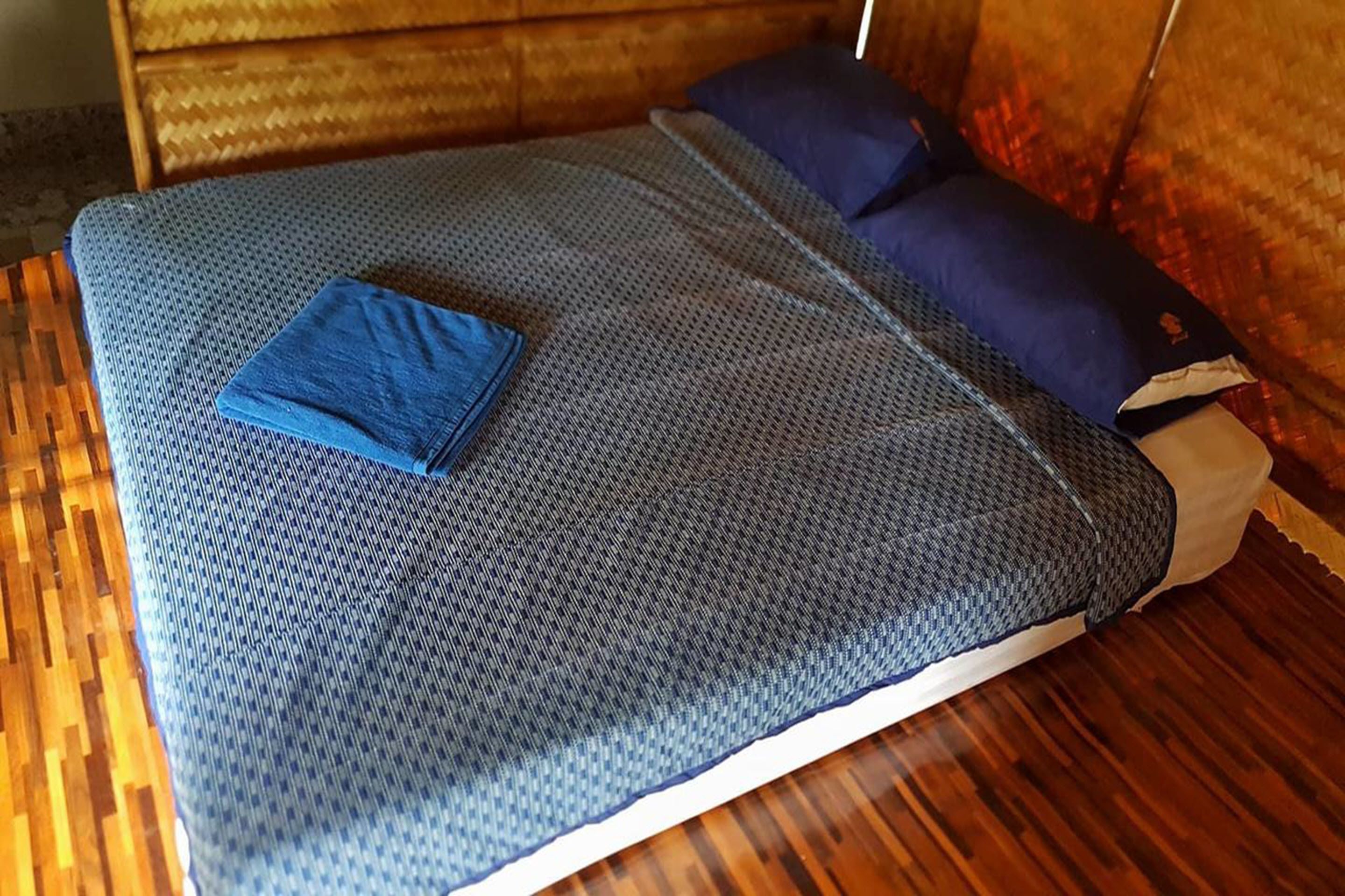 standard double room  | free wifi, bed sheets