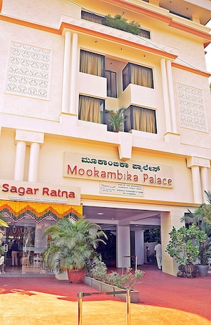 Fachada. Hotel mookambika palace