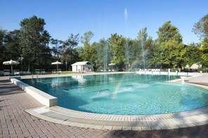 야외 수영장, 폭포 수영장, 일광욕 의자