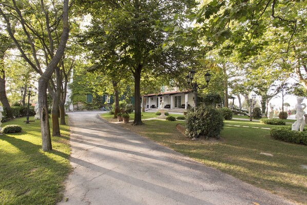 숙박 시설 구내