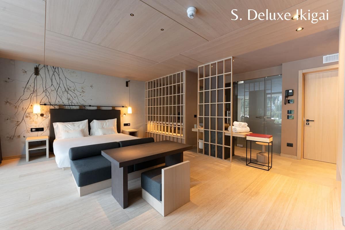 Suite Ikigai | Minibar, két bảo mật tại phòng, bàn, màn/rèm cản sáng