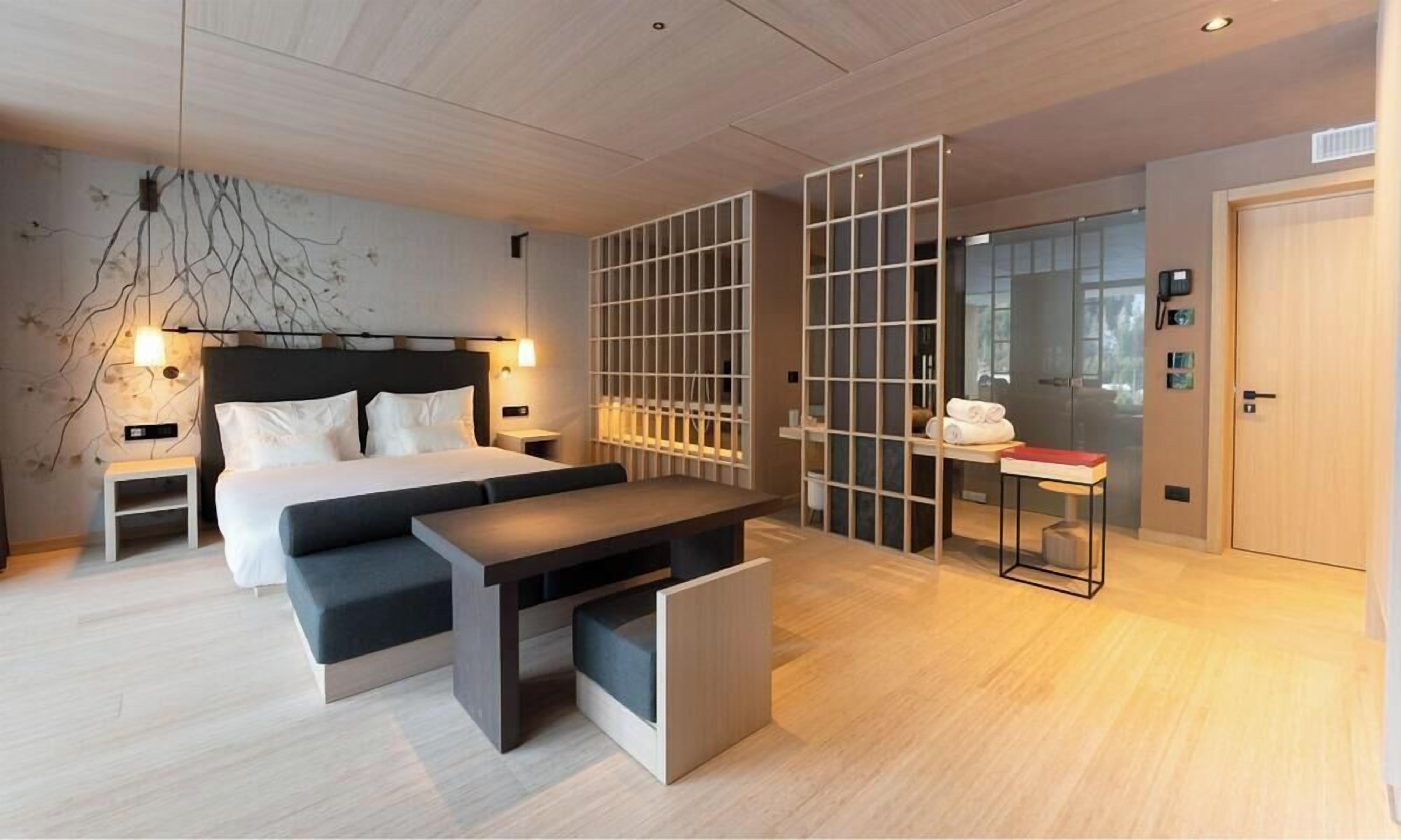 Suite Ikigai | 迷你吧、客房内保险箱、办公桌、遮光窗帘