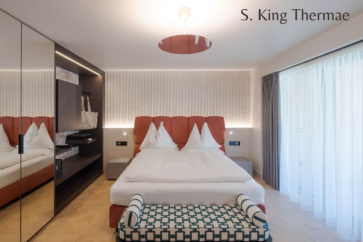 Suite Thermae | Minibar, két bảo mật tại phòng, bàn, màn/rèm cản sáng