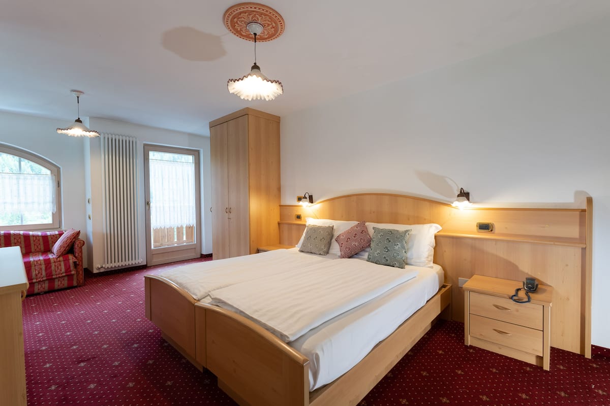 Junior Suite vista Montagna | Minibar, pengeskab på værelset, skrivebord, mørklægningsgardiner