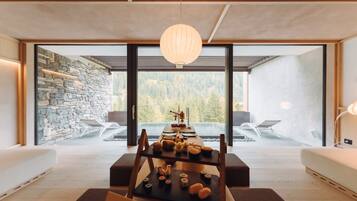 Couples treatment rooms, sauna, hot tub, steam room, Turkish bath