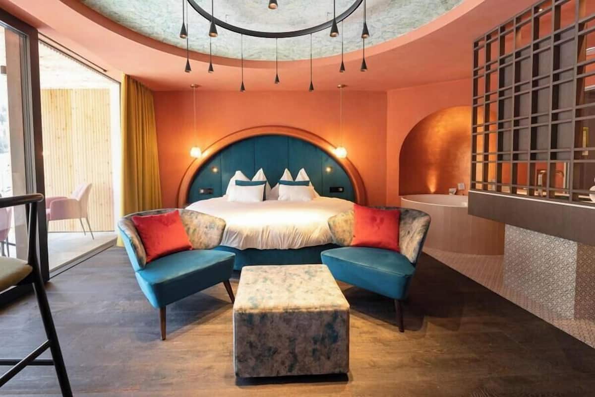 Suite Hammam | Minibar, una cassaforte in camera, una scrivania, tende oscuranti