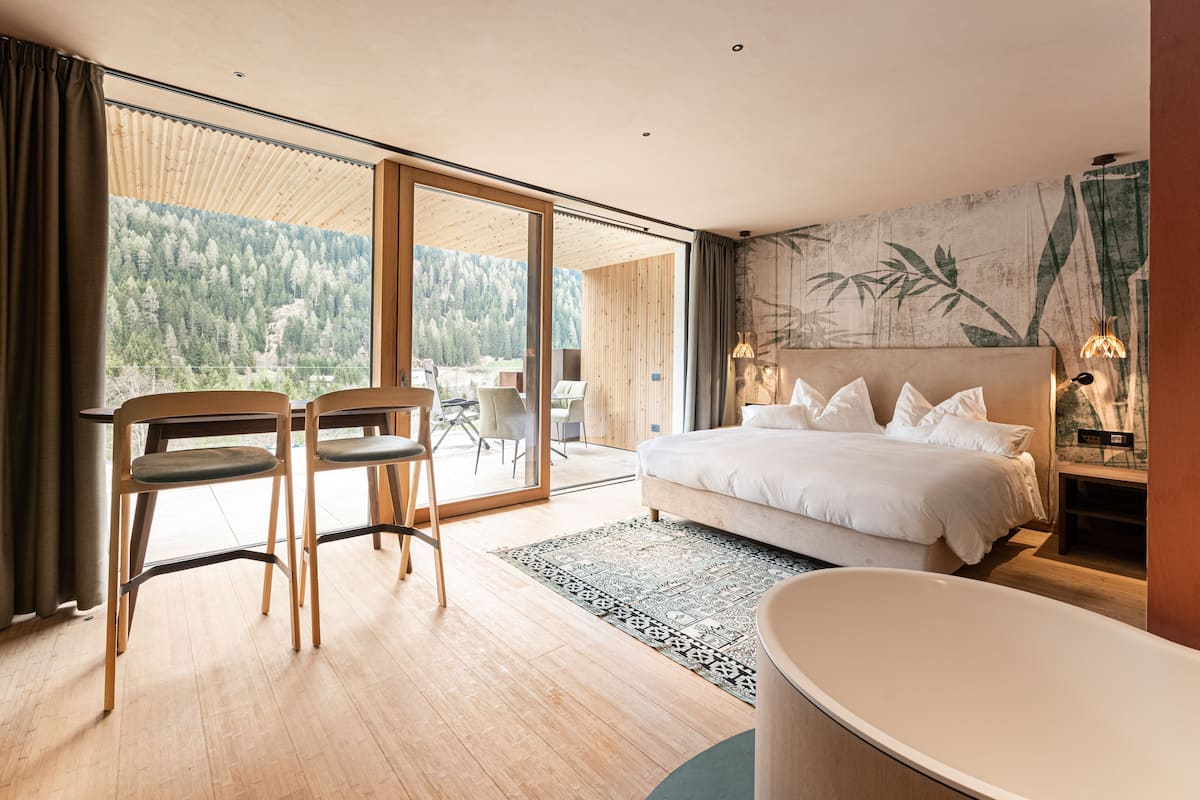Suite Siesta | Minibar, pengeskab på værelset, skrivebord, mørklægningsgardiner