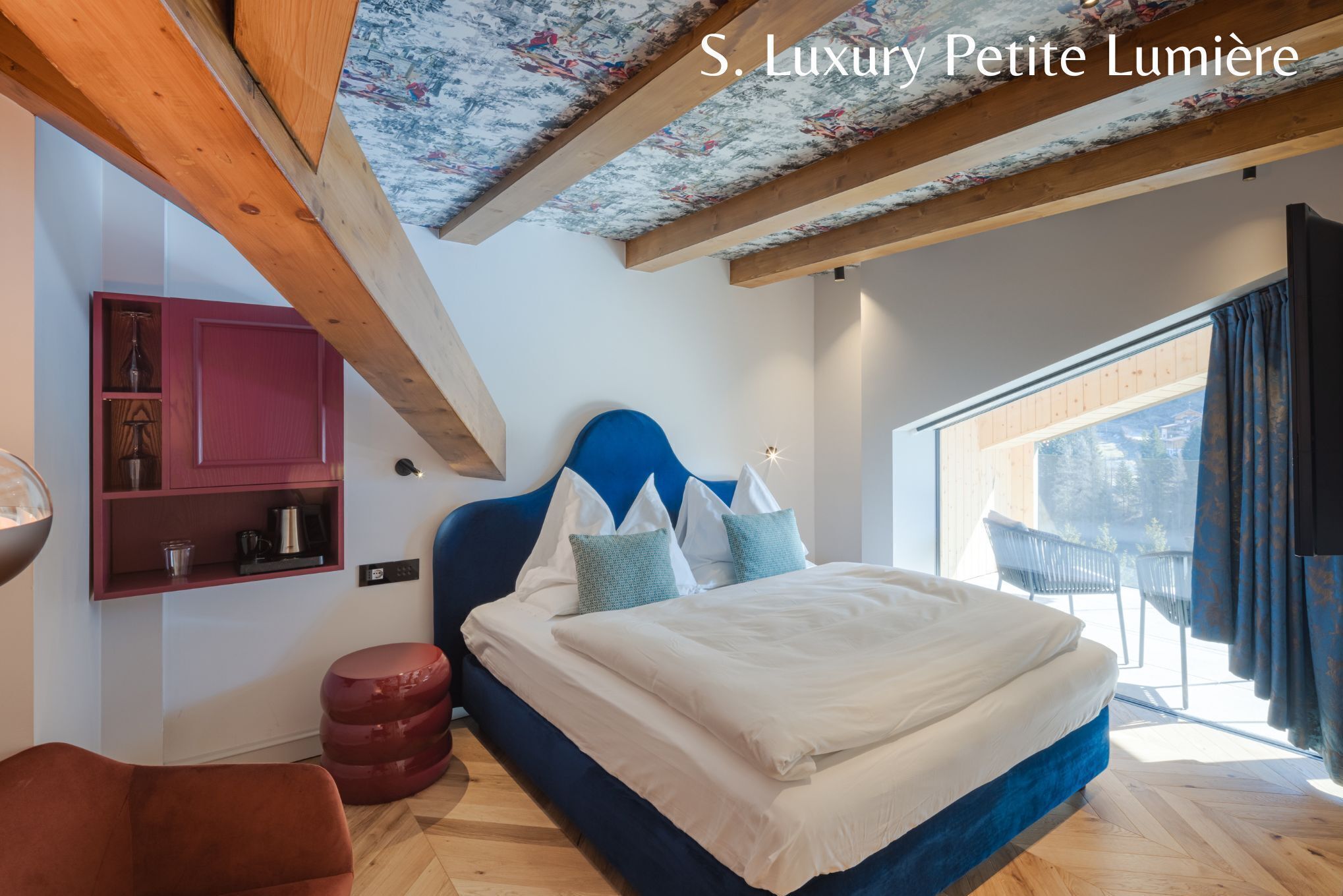 Suite Petite Lumière | 迷你吧、客房内保险箱、办公桌、遮光窗帘