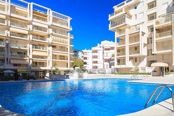 Sesongbasert utendørsbasseng