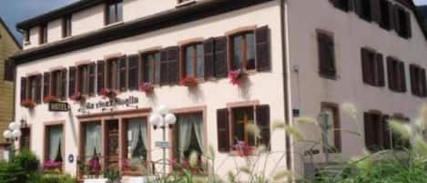 Façana frontal de l'allotjament