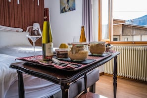 Chambre Double | Matelas mémoire de forme, décoration personnalisée, bureau
