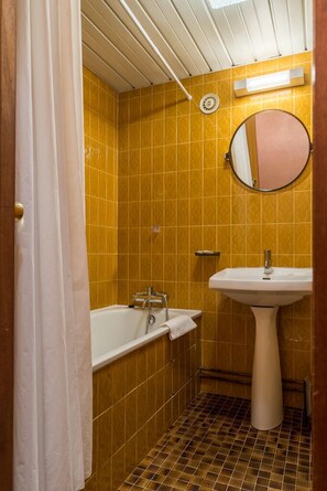 Vòi sen/bồn tắm kết hợp, đồ dùng nhà tắm miễn phí, máy sấy tóc 