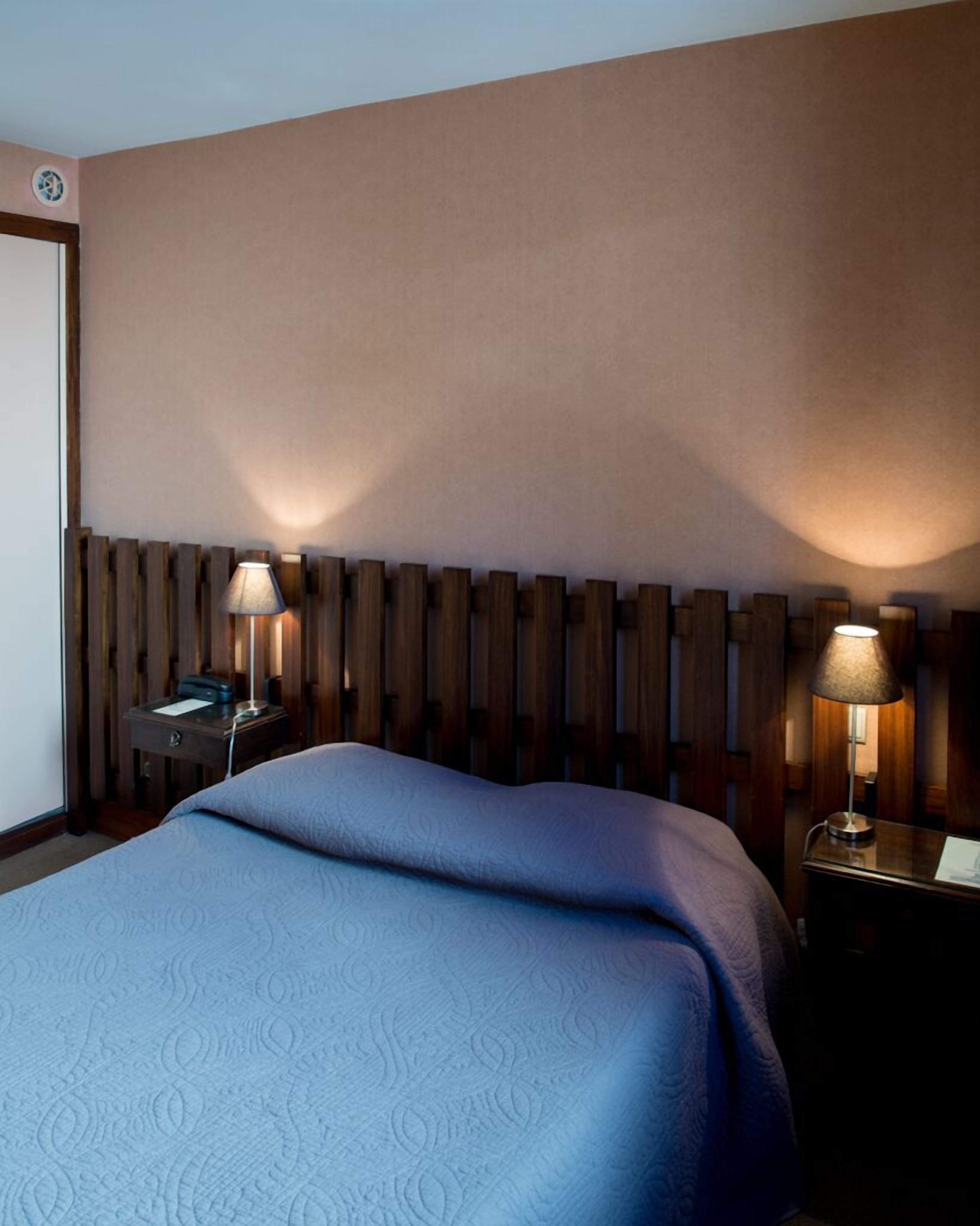 Phòng đôi hoặc 2 giường đơn | Két bảo mật tại phòng, màn/rèm cản sáng, bàn ủi/dụng cụ ủi quần áo 