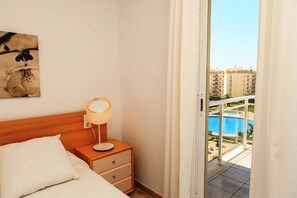 Apartment, 2 Bedrooms, Terrace | Individually furnished, iron/ironing board, WiFi, bed sheets - Ventura Park (Salou)