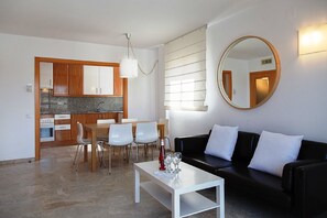 Apartment, 3 Bedrooms, Terrace | Living room - Ventura Park (Salou)