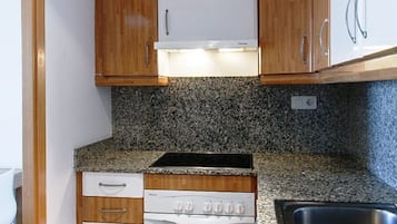 Apartment, 2 Bedrooms, Terrace | Private kitchen