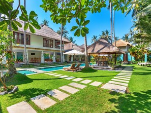 Exterior - Villa Gils by Villa Finder (Manggis)