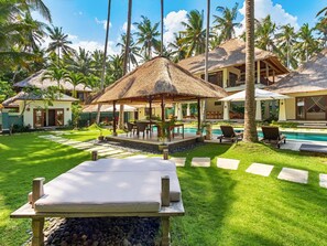 Exterior - Villa Gils by Villa Finder (Manggis)