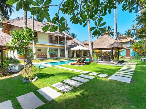 ヴィラ ギルス バイ ヴィラ ファインダー