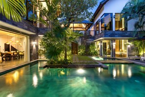 Outdoor pool, pool loungers