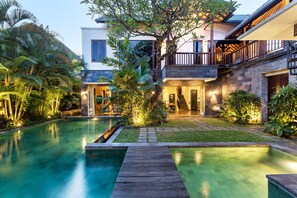 Outdoor pool, pool loungers