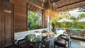 Dining room - Villa Desa Roro Dua by Villa Finder (Canggu)