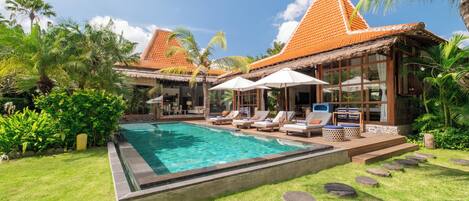 Outdoor pool, pool umbrellas, sun loungers