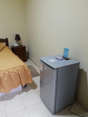 Single Room, 1 Single Bed, Smoking, Pool View | Mini fridge