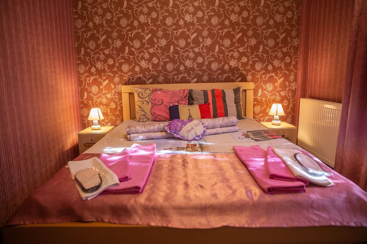 1 bedroom, premium bedding, down duvets, individually decorated