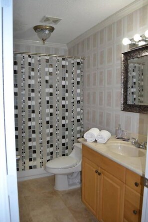 Bathroom - House for 12 (Hallandale Beach)